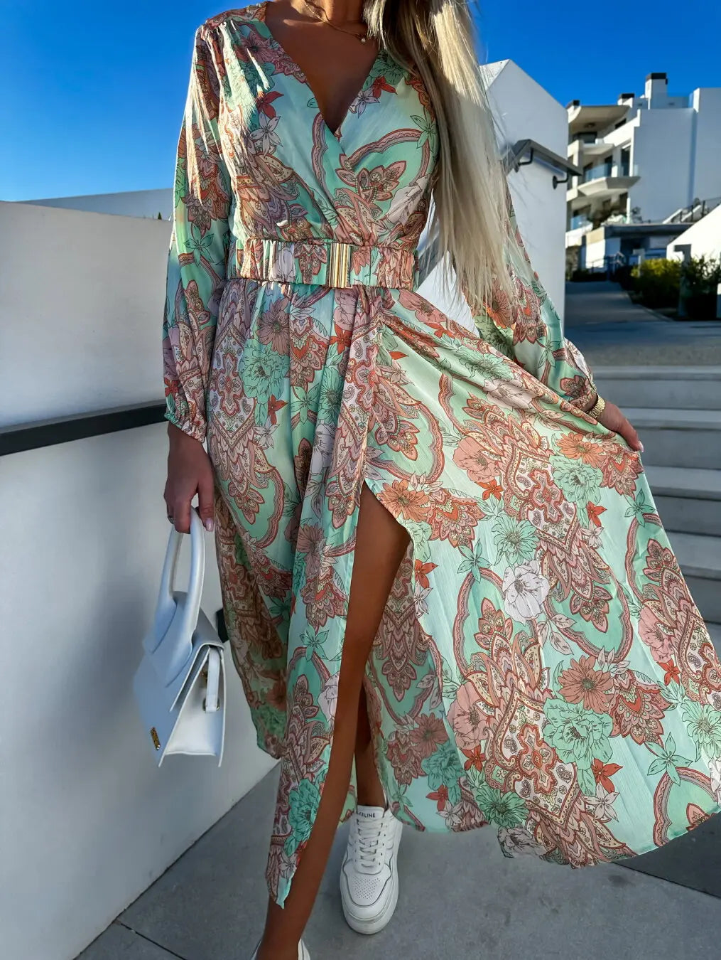 Giuliana™ - Långärmad V-ringad klänning i boho-stil för kvinnor